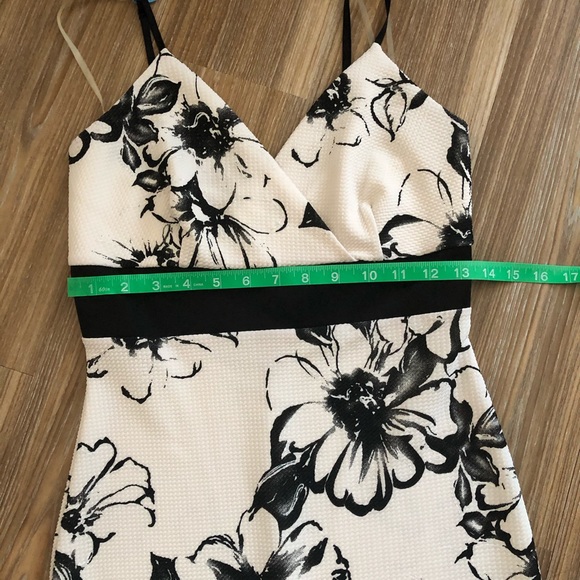 Black and White Knee Length Dress - Picture 8 of 11